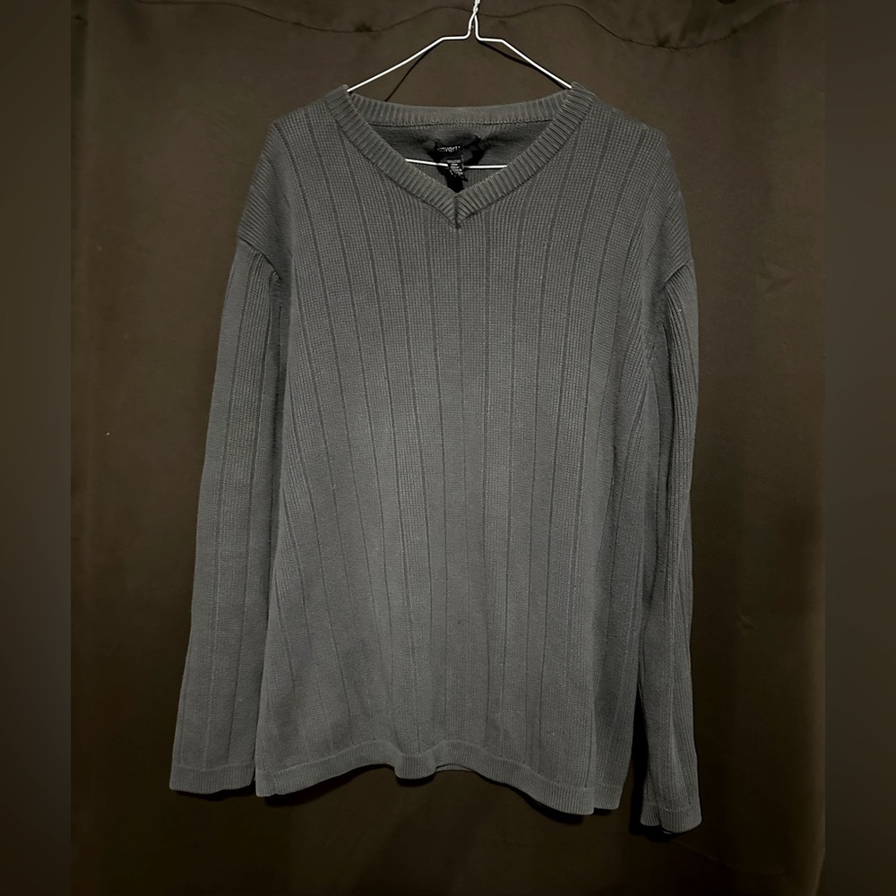 Denver Hayes Men’s  V-Neck Sweater - Size Small